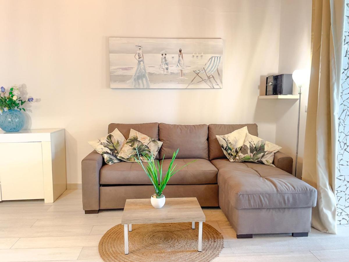 Athena Sea Front Apartment, Parking & Pool Lago Patria Eksteriør billede